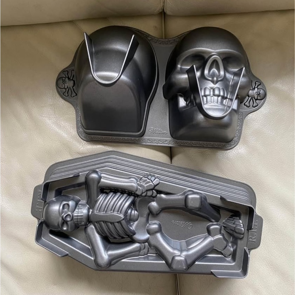 Wilton 3D Skull and Full Skeleton Baking Pan lot of 2